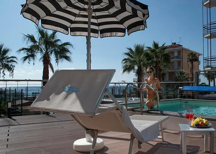 Hotel Lungomare Marina dʼAndora